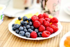 Essen mit H: Heidelbeeren und Himbeeren